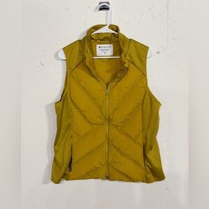 Athleta Puffer Vest with Stand-Up Collar and Fitted Silhouette XL